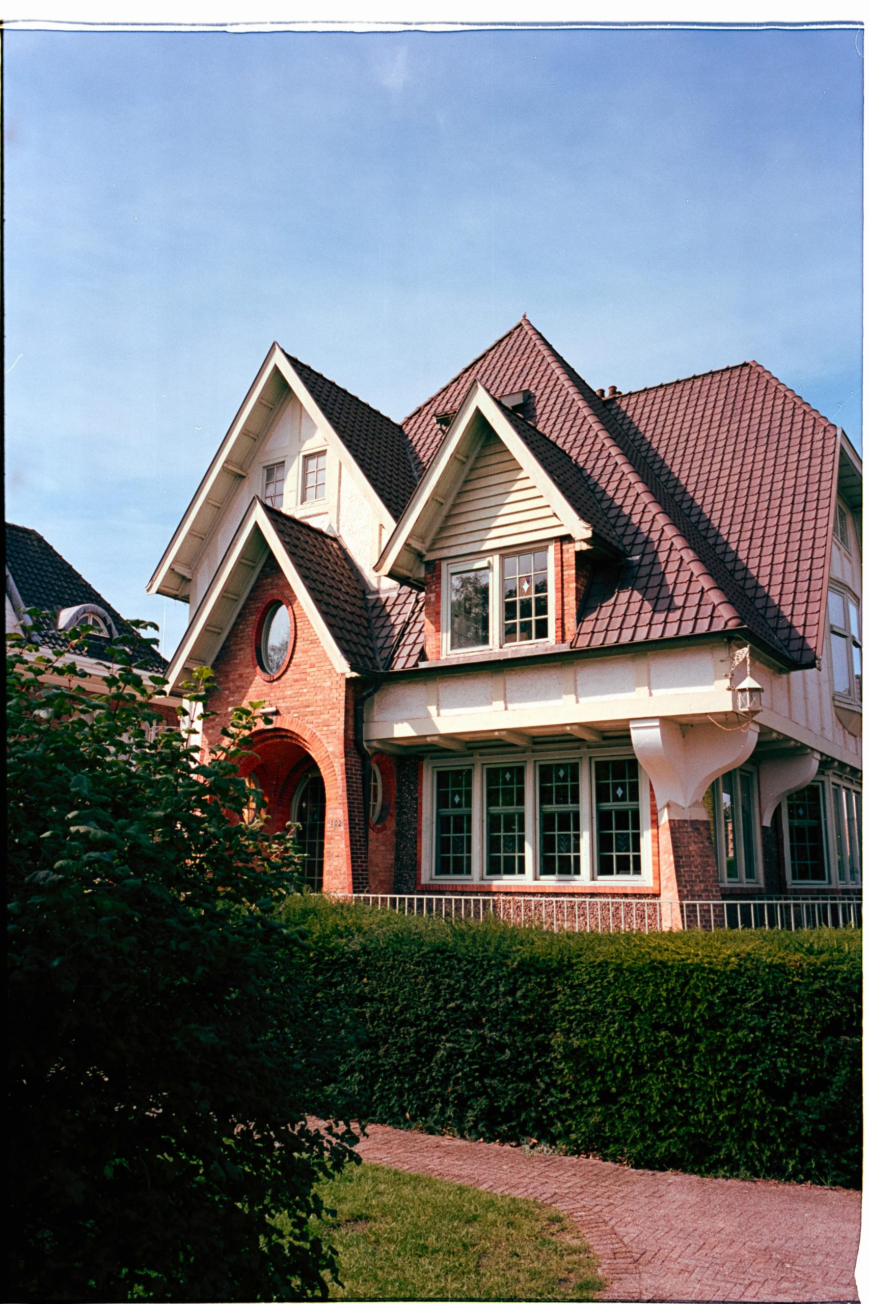 A house with a beautiful roof.